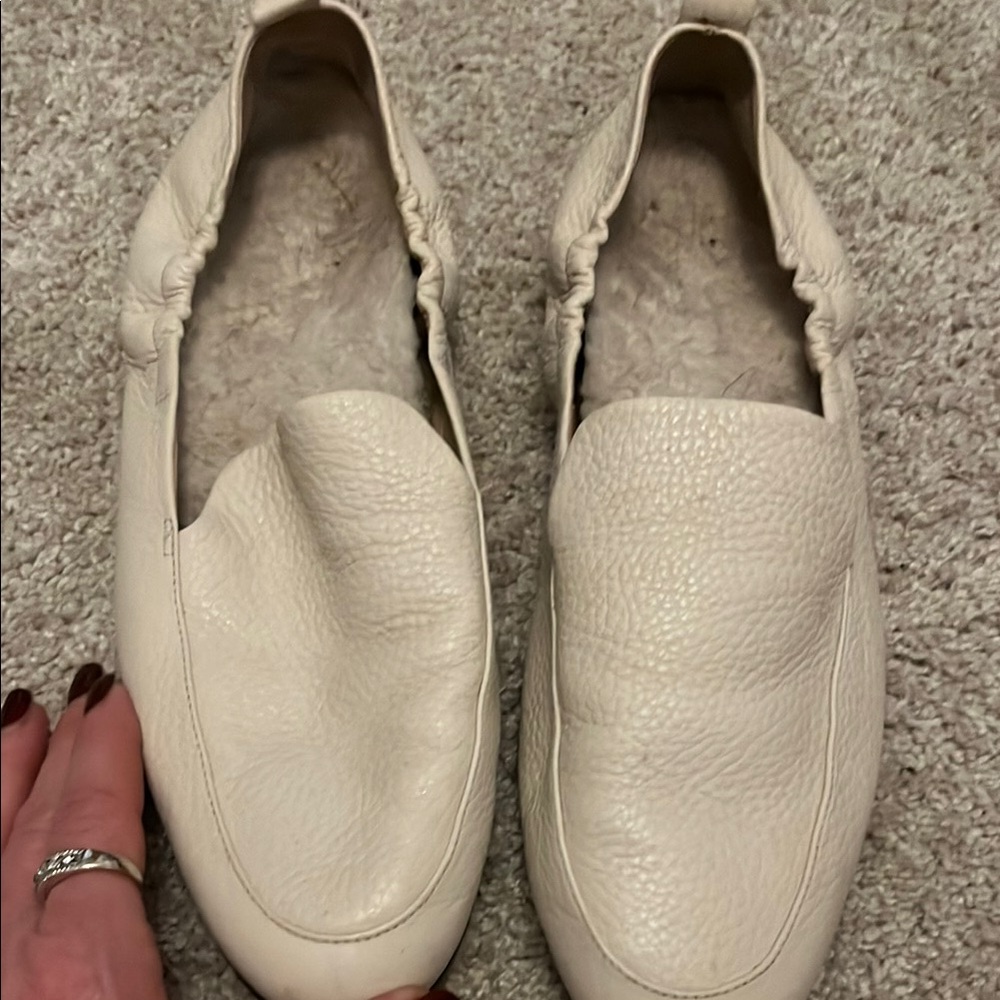 Vionic Women's Textured Cream Flats